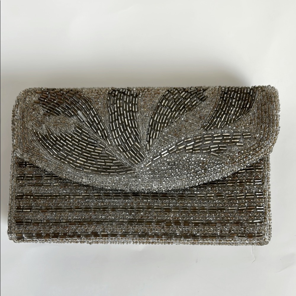 Bijoux Terner beaded clutch
